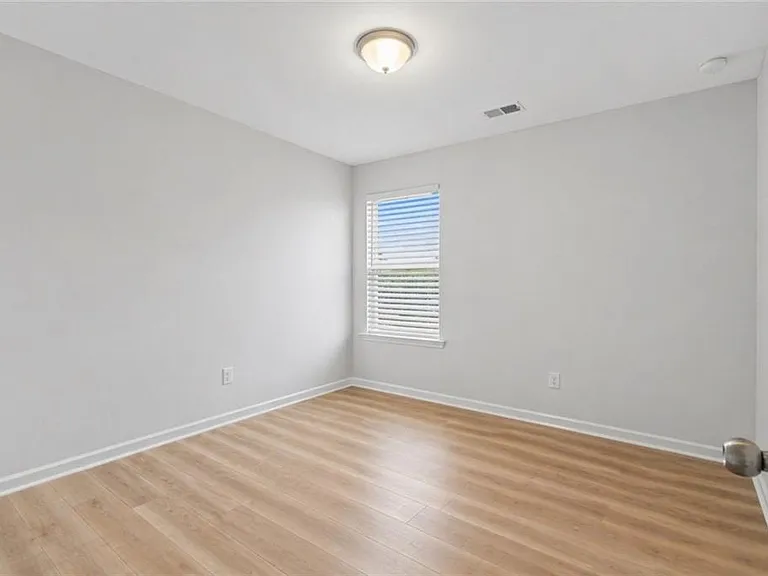 1339 Endicott Ct — Photo 26