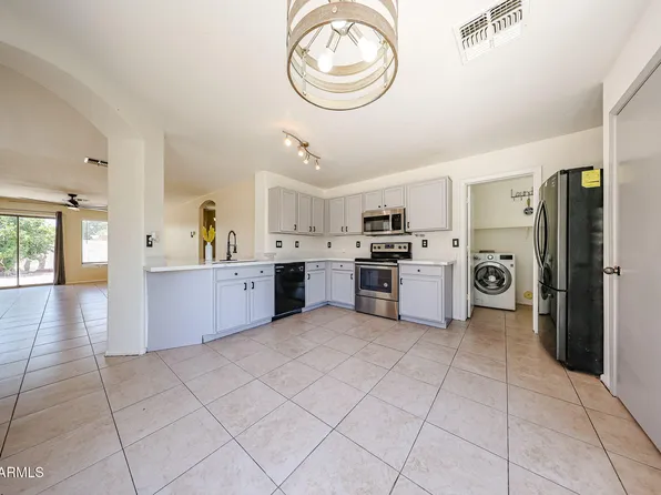 1098 E NARDINI Street, San Tan Valley, AZ 85140