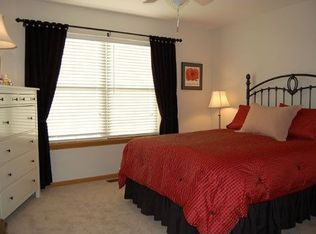 240 Grand Ridge Rd, Saint Charles, IL 60175