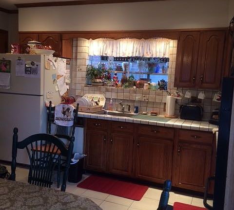 4th image of 542 Logan Ave