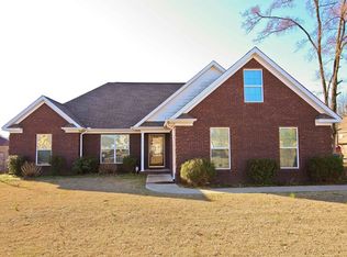 2000 Pleasant Dr, Muscle Shoals, AL 35661
