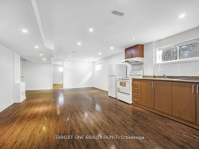 205 Pineway Blvd #BASEMENT — Photo 8