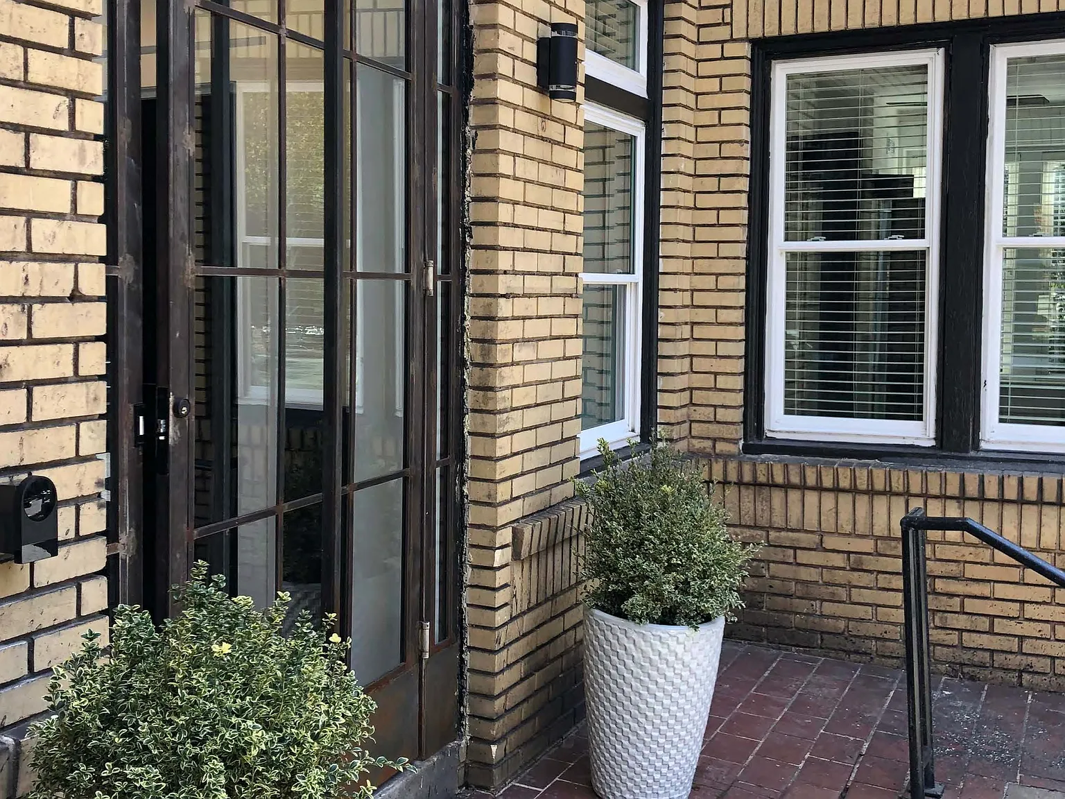 691 Juniper Apartments — Photo 4