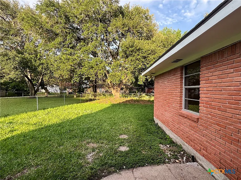 4612 Camellia St — Photo 4