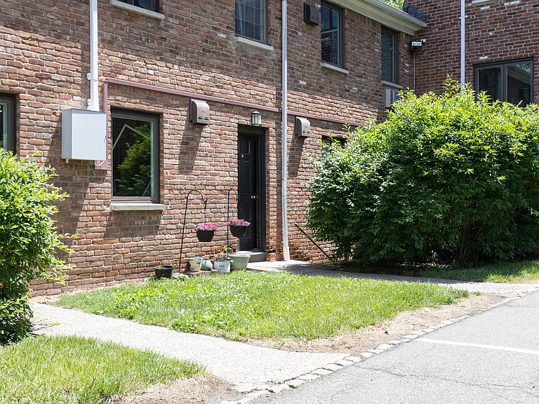 38 Troy Dr #C — Photo 9