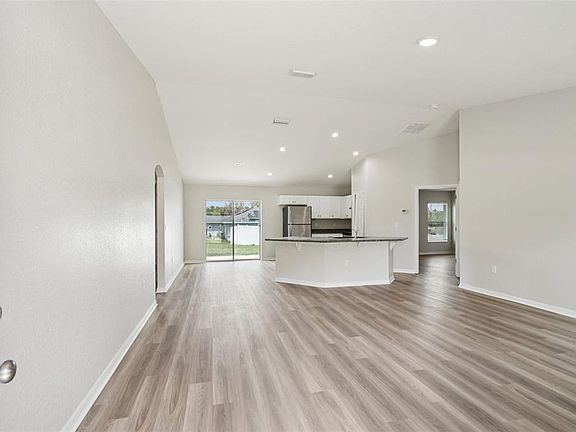 2nd image of 1 Oak Circle Crse