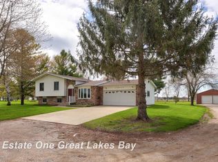 10655 Tittabawassee Rd, Freeland, MI 48623