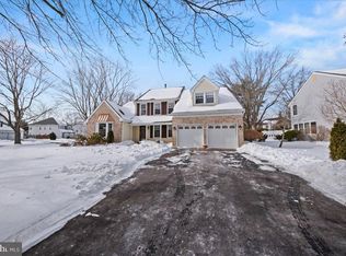 2 Burke Dr, Medford, NJ 08055