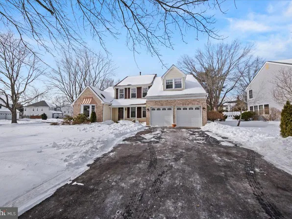 2 Burke Dr, Medford, NJ 08055