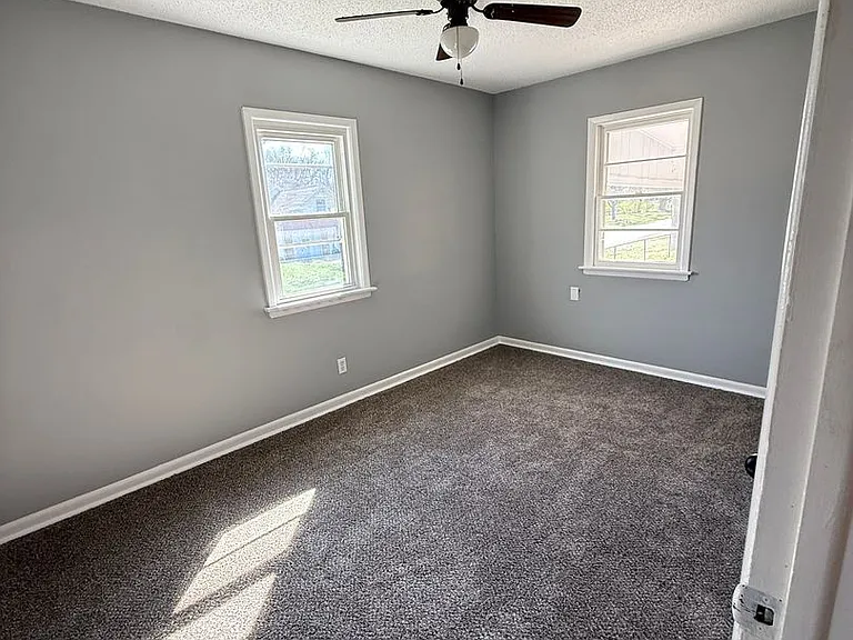 1453 S Fort Ave — Photo 17