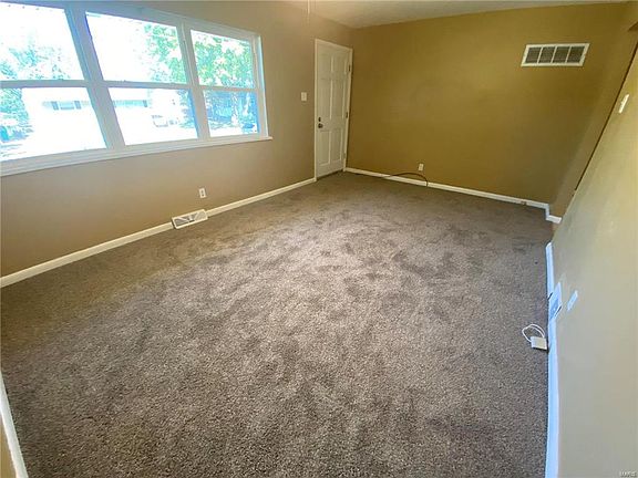 5th image of 178 Floralea Pl