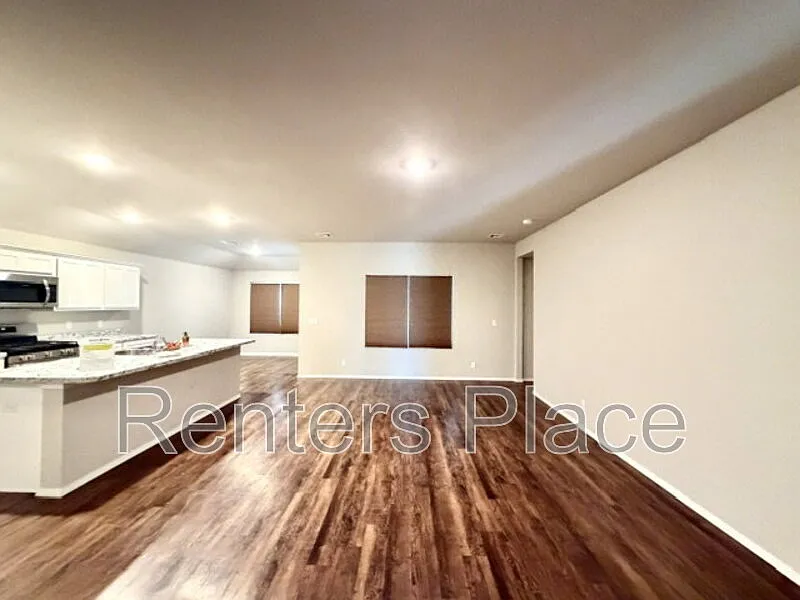 3 bed, 2.0 bath, 1445 sqft, $1,575 — Photo 2