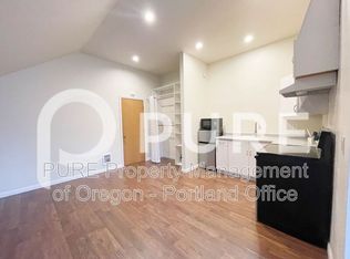 5816 SW Huddleson St #1, Portland, OR 97219