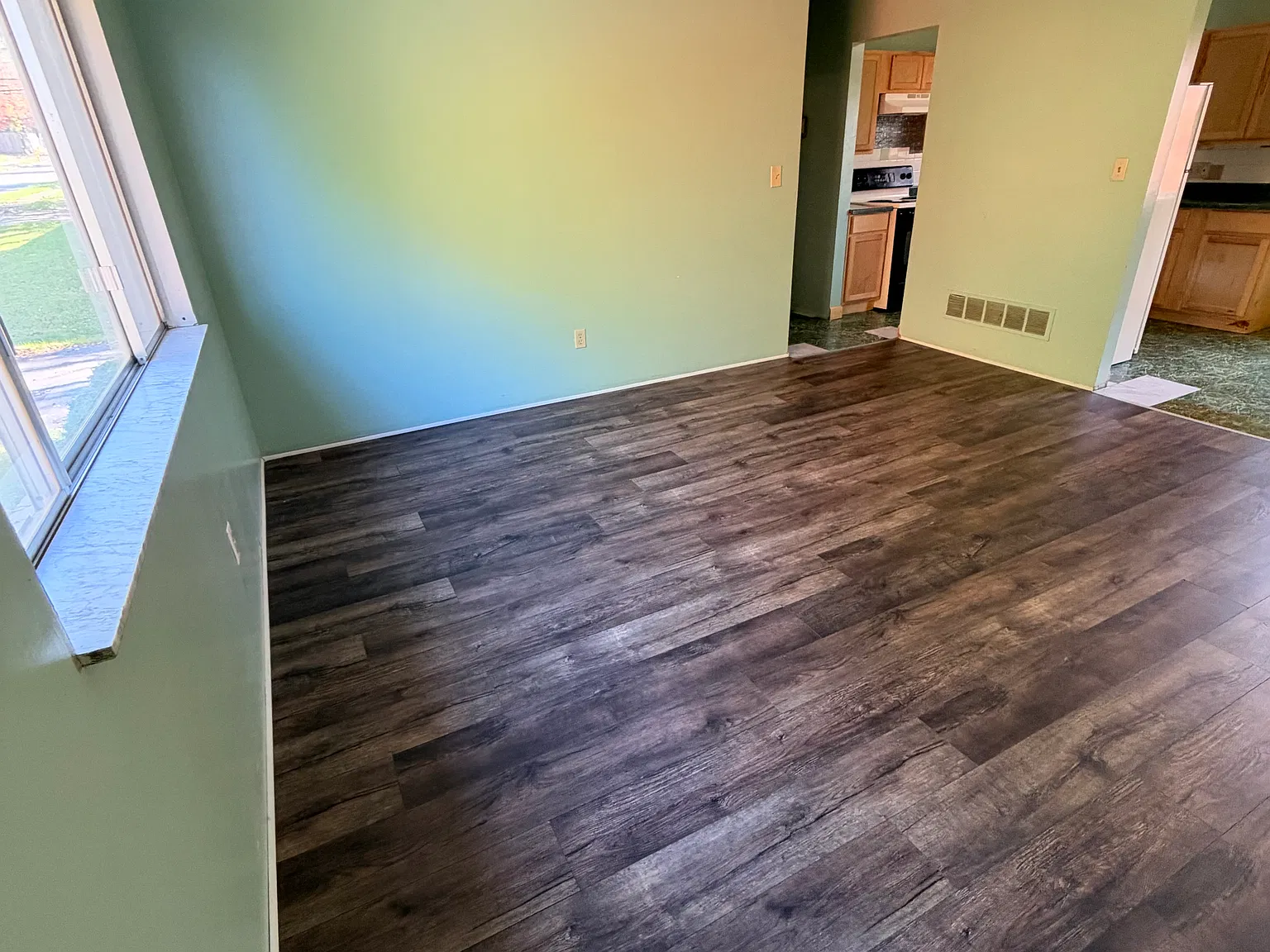 1120 Maryville Ave — Photo 2