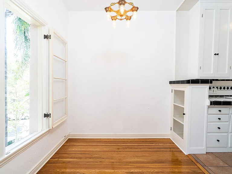 431 N Sycamore Ave #202 — Photo 12