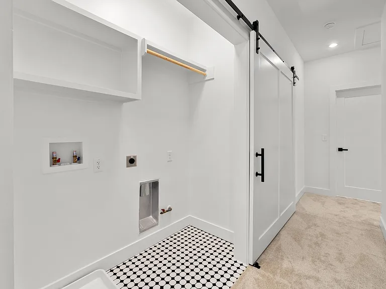 1500 Sylvan Glade Rd — Photo 13