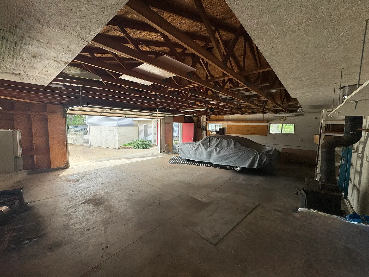4 bed, 2300 sqft, $2,295 — Photo 4