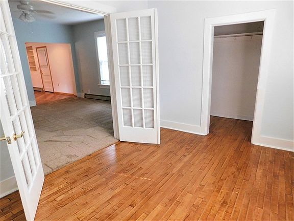 4th image of 332 N 5th Ave