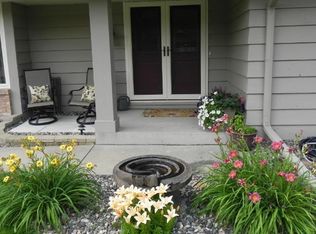 6101 W 101st St, Bloomington, MN 55438