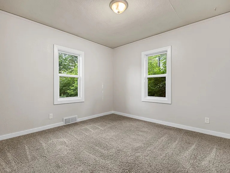 2900 Oxford St — Photo 5