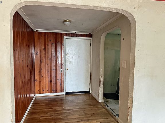 5th image of 870 Kelly Blvd