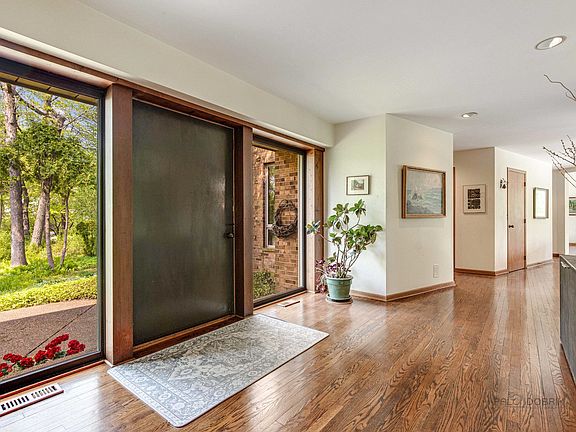 5th image of 285 Hilldale Pl