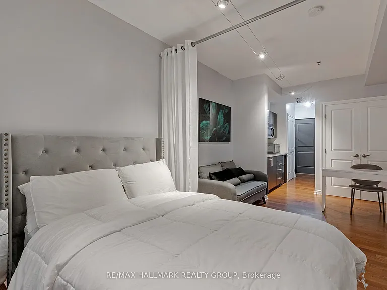 429 Kent St #105 — Photo 10