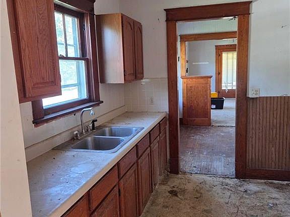 5th image of 924 Hansen Ave