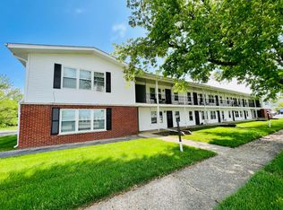 575 Berry Ave APT 1B, Grayslake, IL 60030