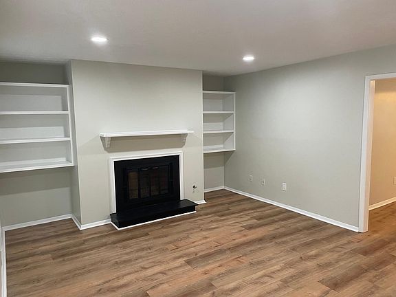 Gas fireplace / Family - Living - Entertainment room