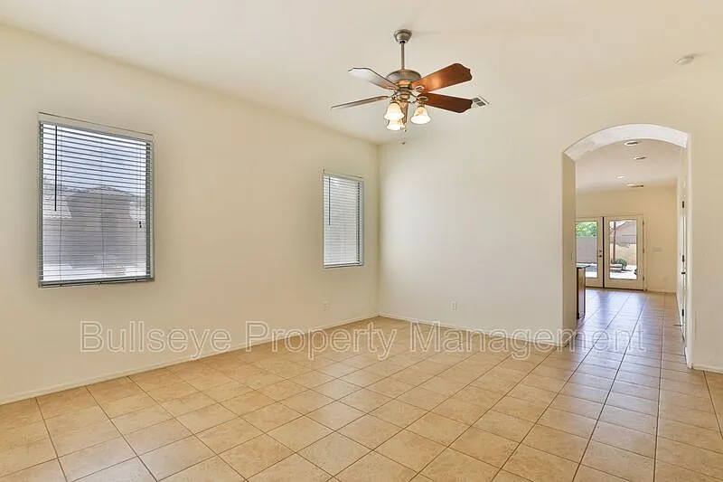 3 bed, 2.0 bath, 1581 sqft, $2,000 — Photo 4