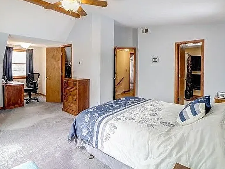 1202 Cambridge Dr — Photo 6