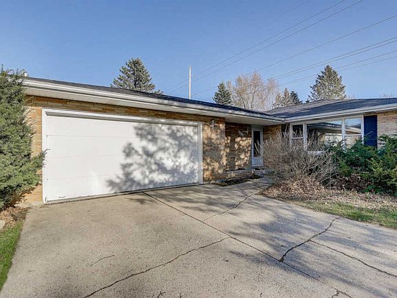 3rd image of 2016 N Lexington Dr