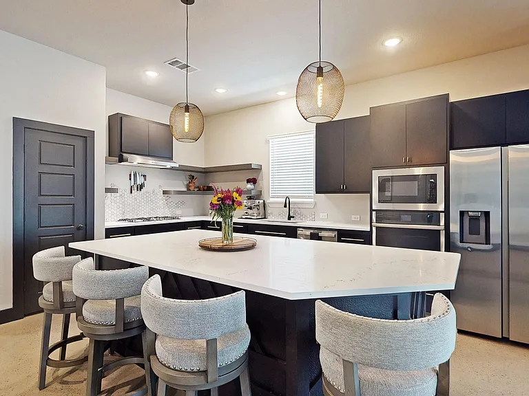 2504 Lazy Dog Ln — Photo 7