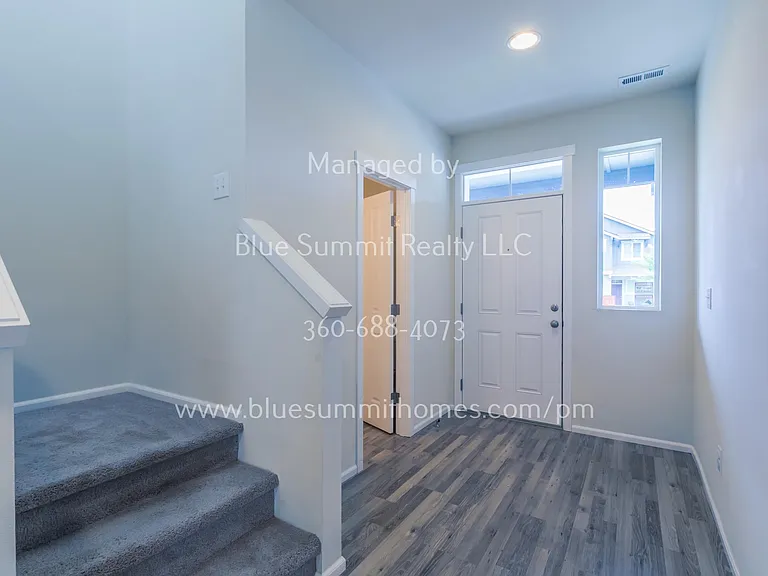6615 Svea Ct NE — Photo 2