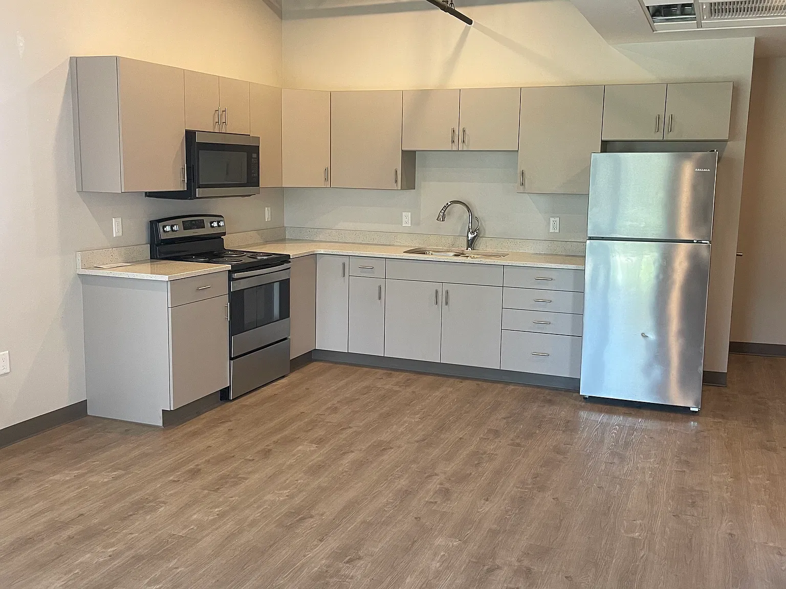 1 bed, $1,200 — Photo 2