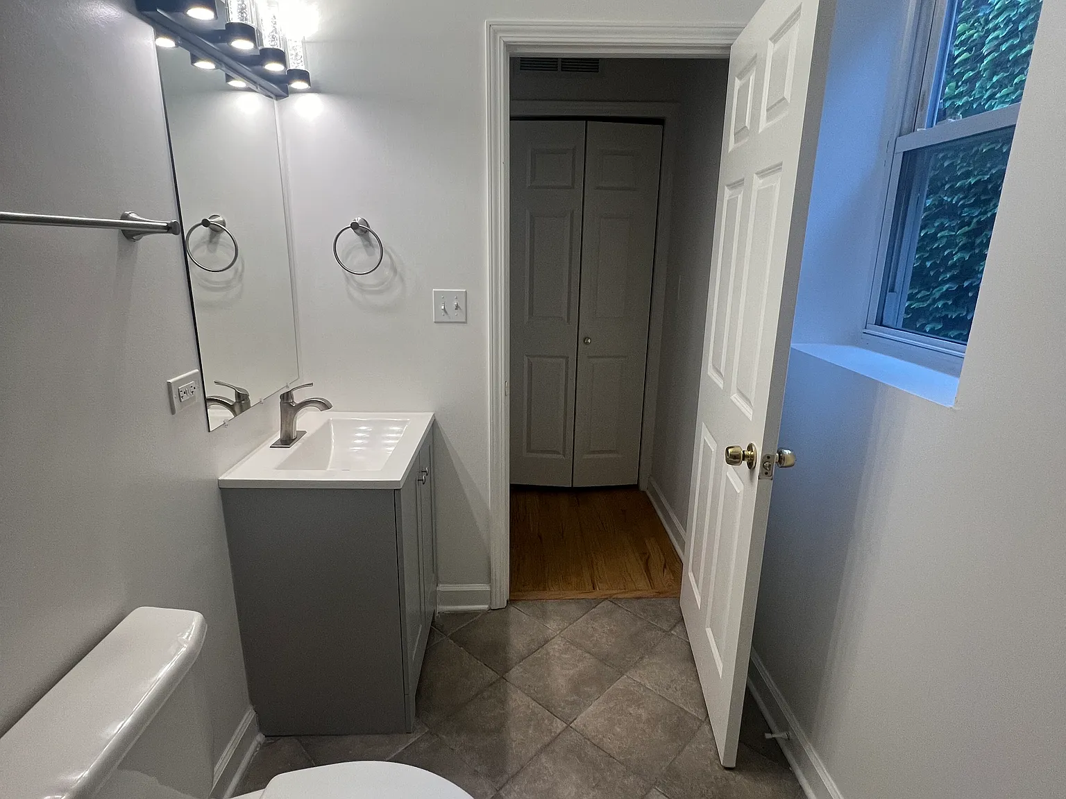 2 bed, 1200 sqft, $1,800 — Photo 4