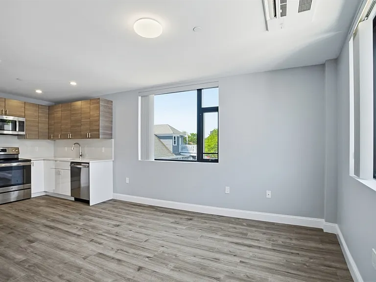 632 Centre St #303 — Photo 9