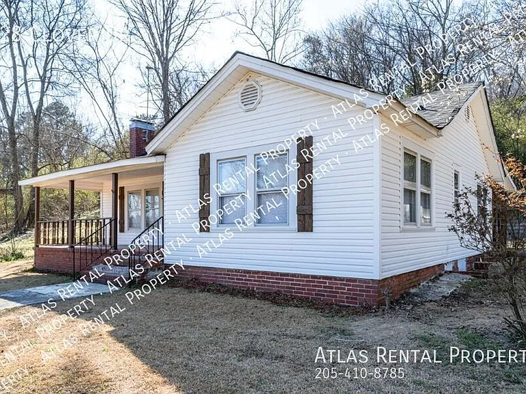 828 Clover Dr — Photo 2