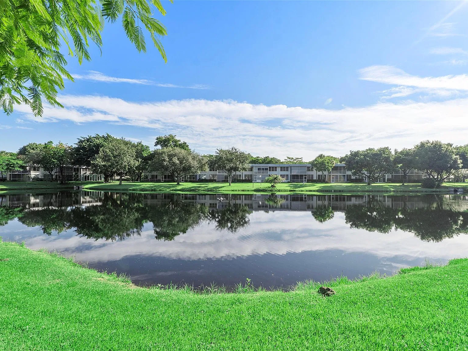 3 bed, 3.0 bath, 1620 sqft, $2,850 — Photo 4