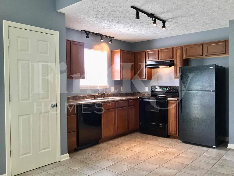10703 Regis Ct — Photo 3