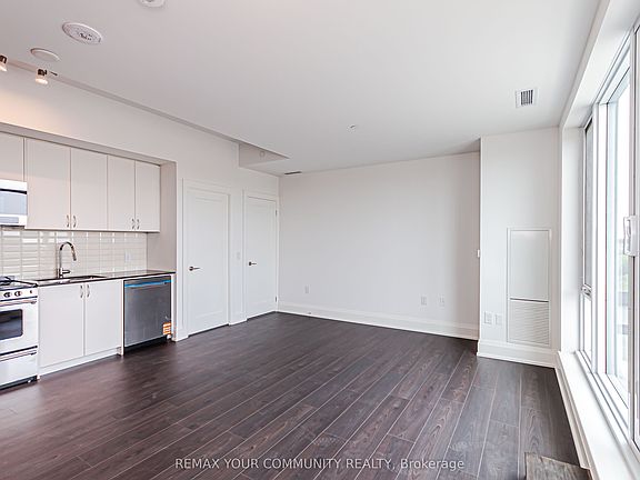 4th image of 700 Sheppard Ave W #905