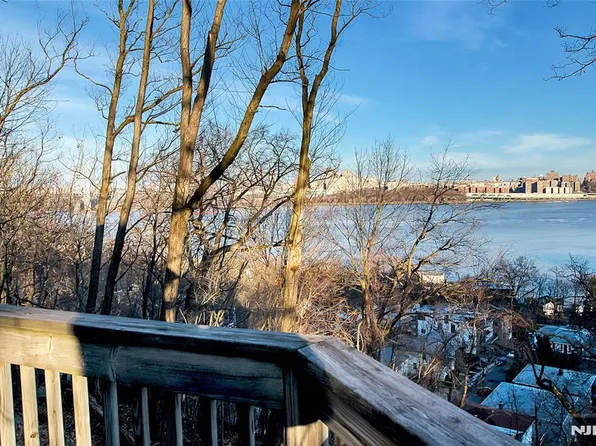 1470 Palisade Ter, Fort Lee, NJ 07024