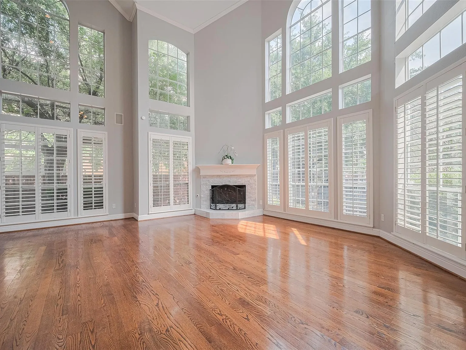 3 bed, 2.5 bath, 2538 sqft, $4,995 — Photo 3