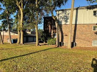 1111 E Jefferson St APT 10, Bloomington, IL 61701