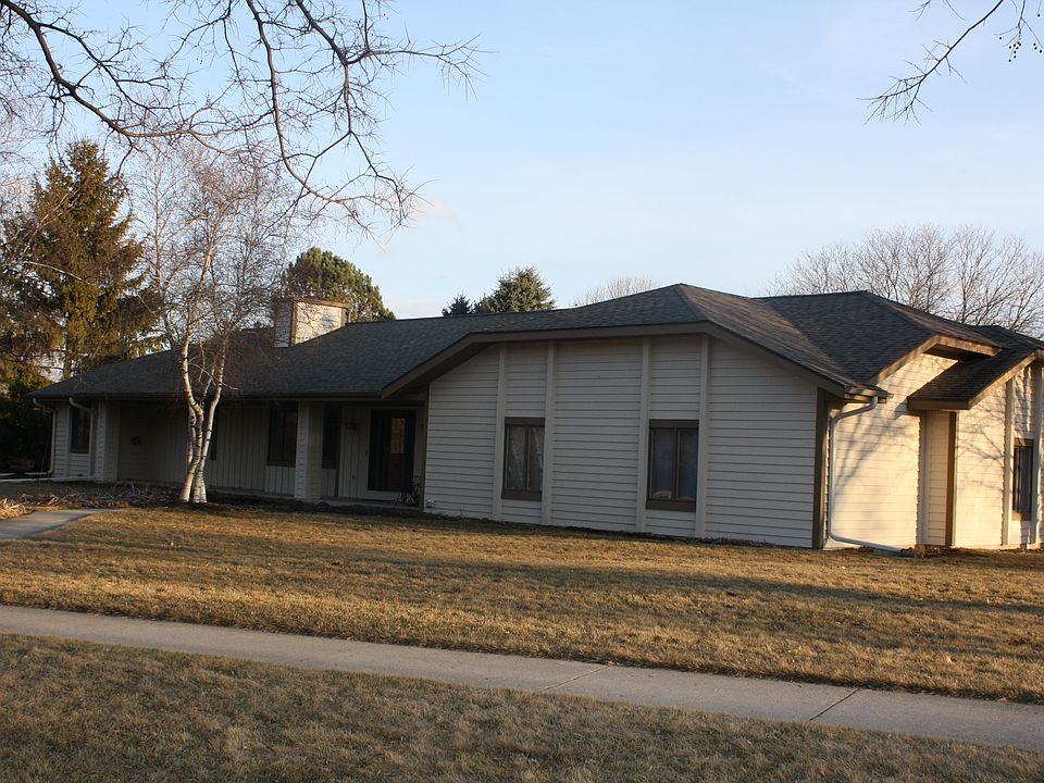 1st image of 905 Bayberry Lane