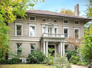 30 Portland Pl, Saint Louis, MO 63108