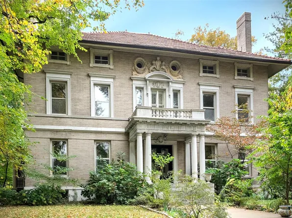 30 Portland Pl, Saint Louis, MO 63108