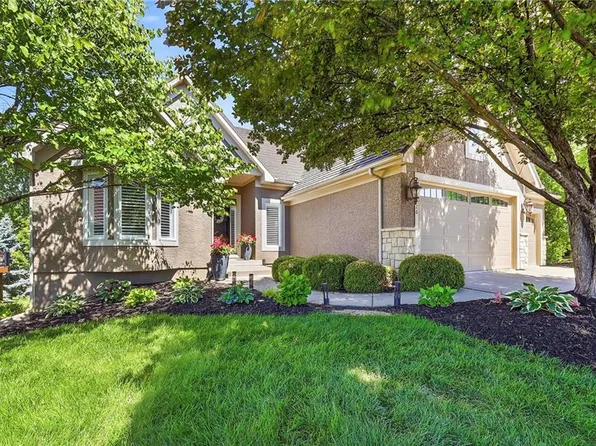 9926 Fountain Cir, Lenexa, KS 66220