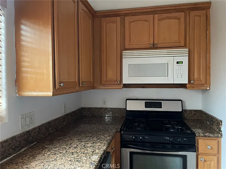 8425 Burnet Ave — Photo 7